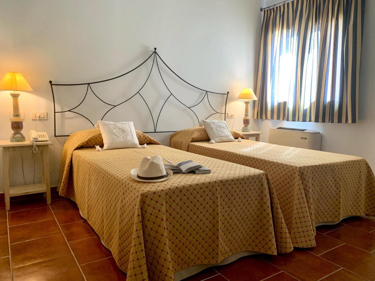 Hotel Monti Di Mola 4*