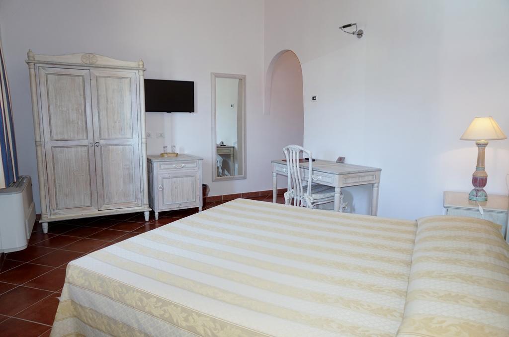 Hotel Monti Di Mola