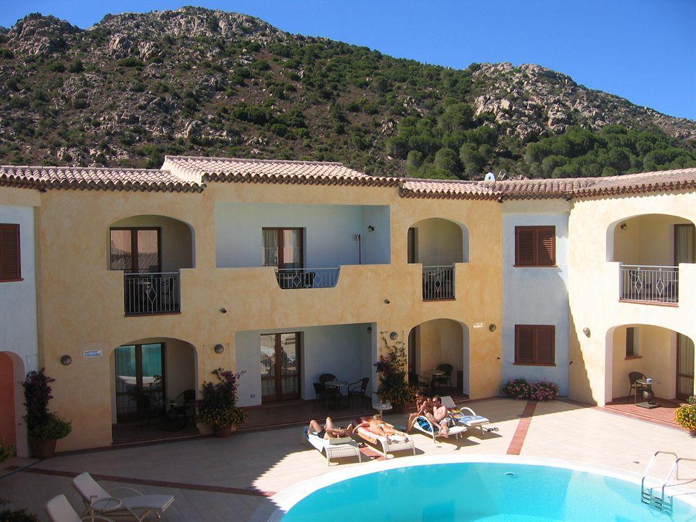 Monti Di Mola Hotel 4*