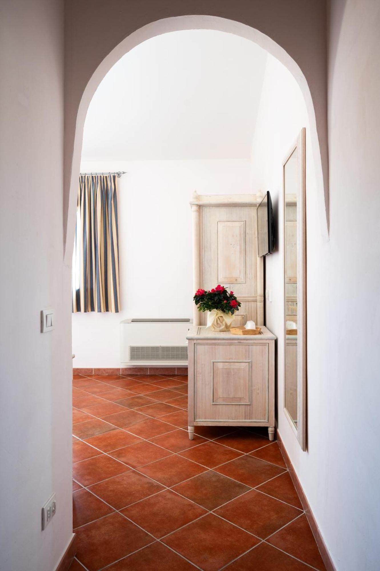 Hotel Monti Di Mola