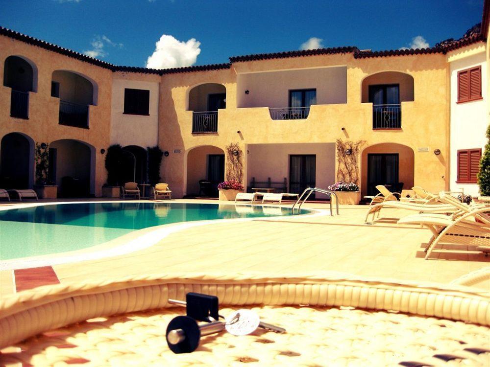 Hotel Monti Di Mola 4*